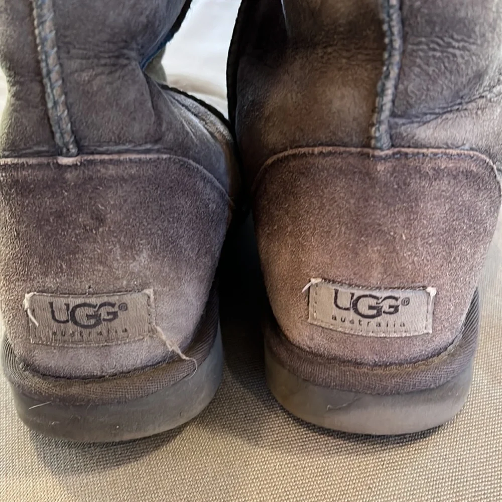 Gray size W10 UGGS - Picture 4 of 4